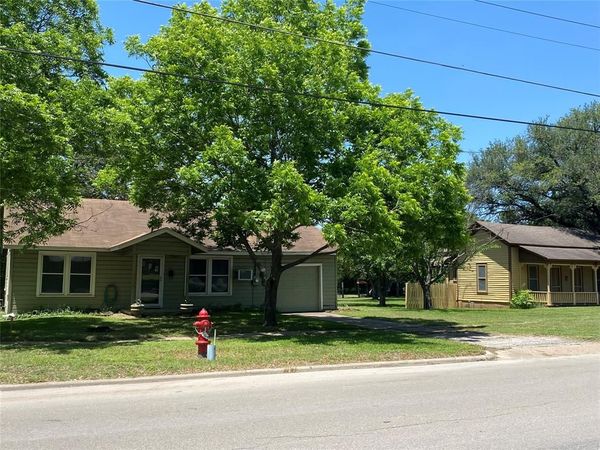 516 S Mckinney Street , Mexia, TX 76667