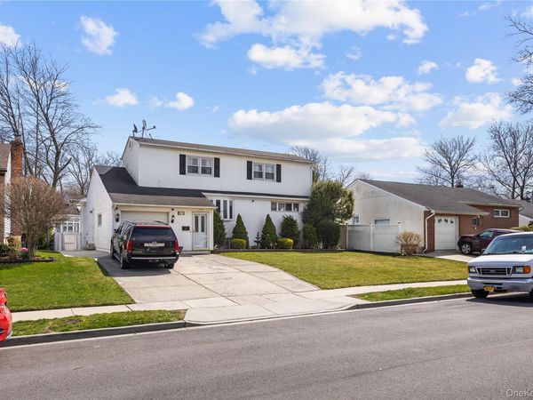 21 Darewood Lane, Valley Stream, NY 11581