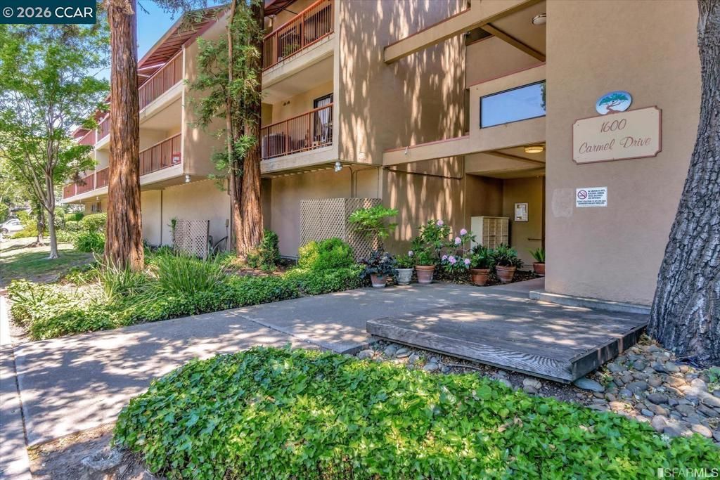 1600 Carmel Dr, Unit 5, Walnut Creek, CA 94596 Main Photo