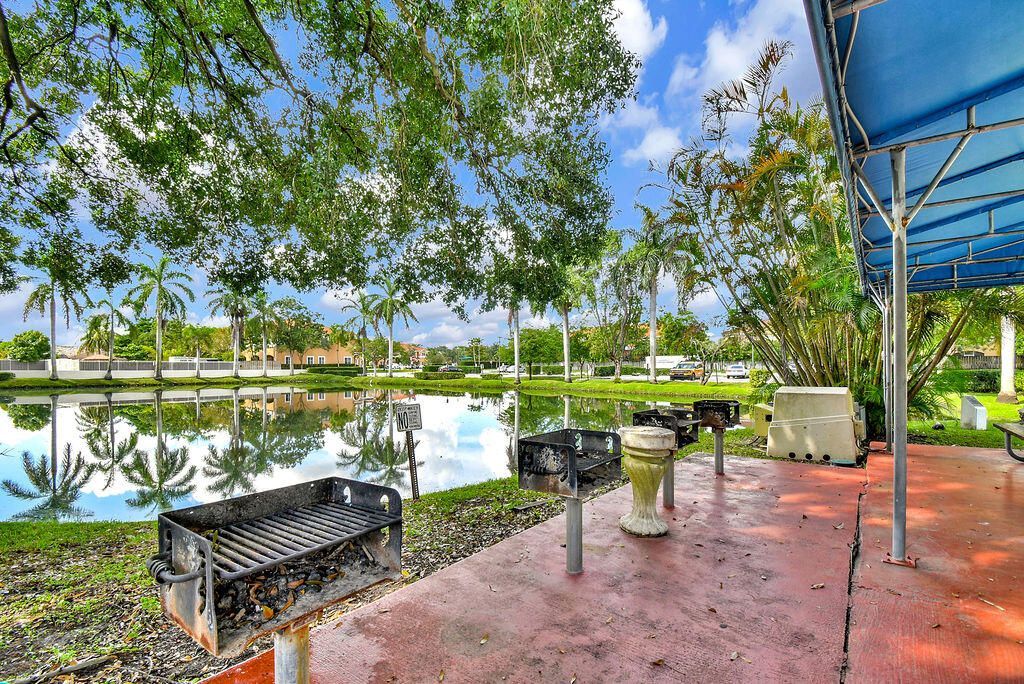6190 Woodlands Boulevard, Unit 311, Tamarac, FL 33319 Photo