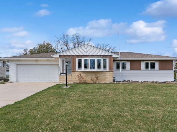 2702 Highview Avenue, Waterloo, IA 50702
