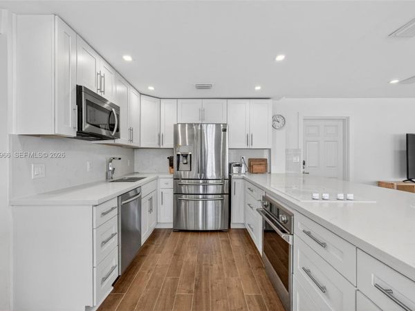 3050 NE 48th St, Unit 210, Fort Lauderdale, FL 33308