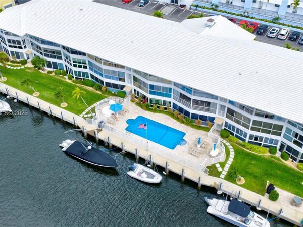 3050 NE 48th St, Unit 210, Fort Lauderdale, FL 33308