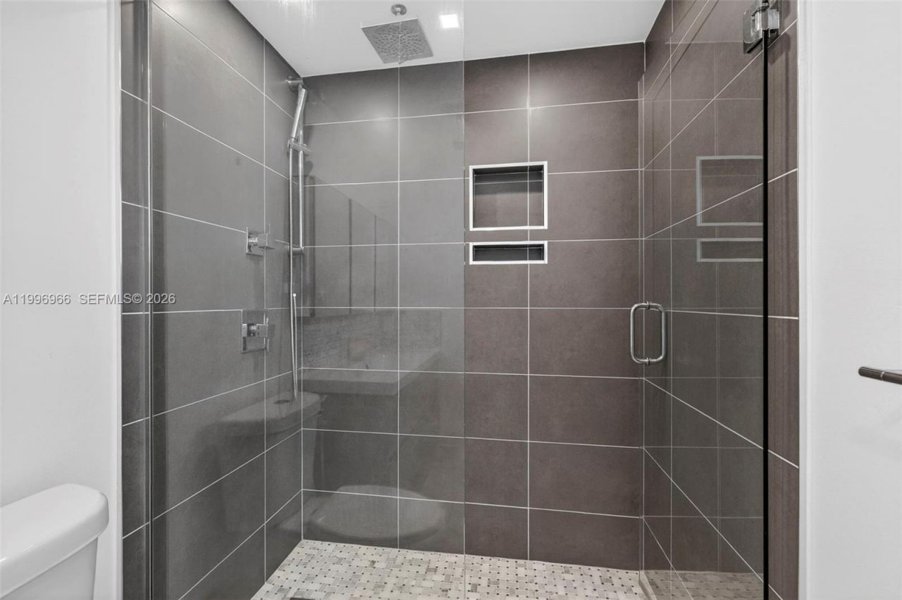 3050 NE 48th St, Unit 210, Fort Lauderdale, FL 33308 Photo