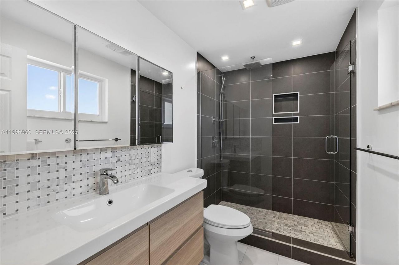 3050 NE 48th St, Unit 210, Fort Lauderdale, FL 33308 Photo