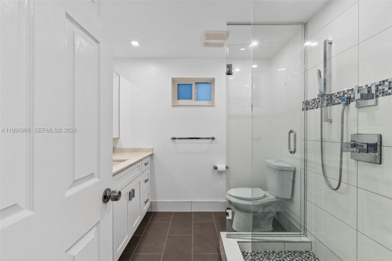 3050 NE 48th St, Unit 210, Fort Lauderdale, FL 33308 Photo