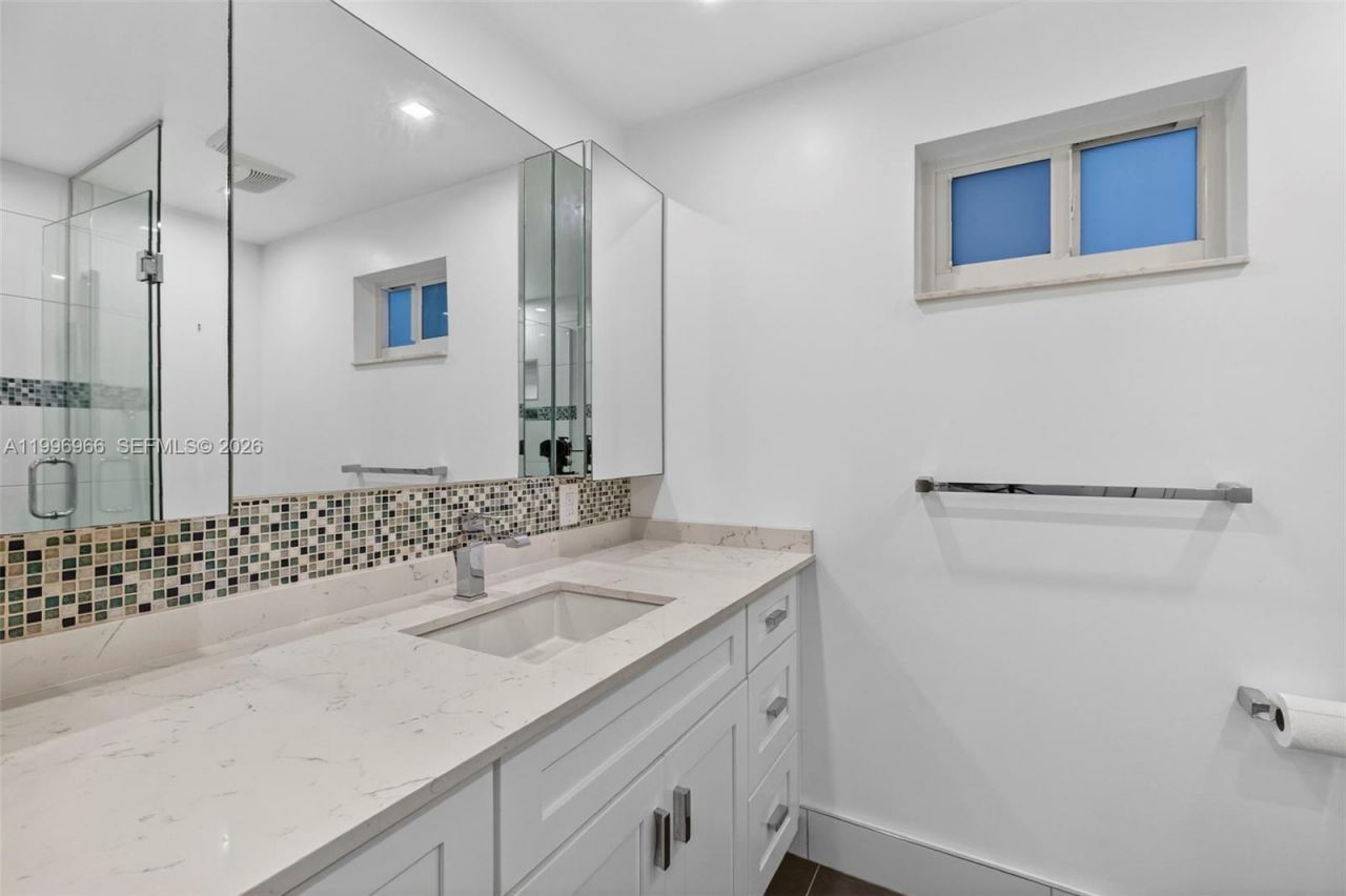 3050 NE 48th St, Unit 210, Fort Lauderdale, FL 33308 Photo