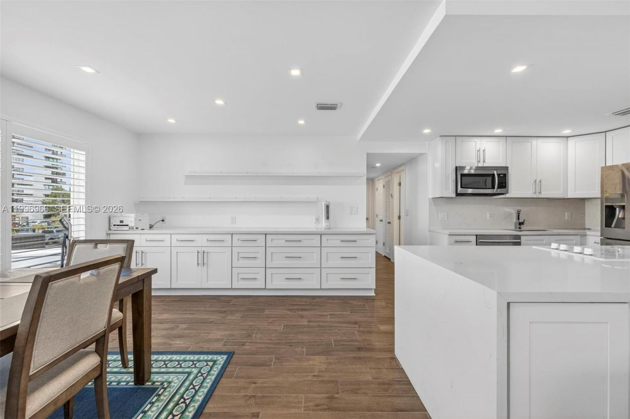 3050 NE 48th St, Unit 210, Fort Lauderdale, FL 33308 Photo