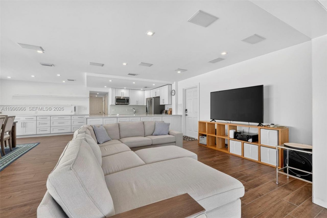 3050 NE 48th St, Unit 210, Fort Lauderdale, FL 33308 Photo