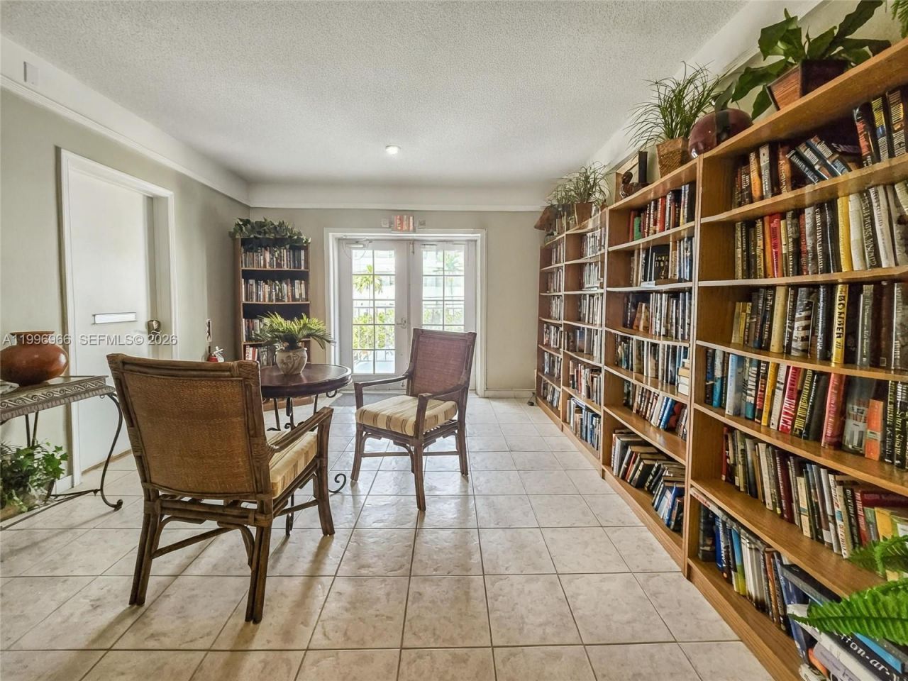 3050 NE 48th St, Unit 210, Fort Lauderdale, FL 33308 Photo