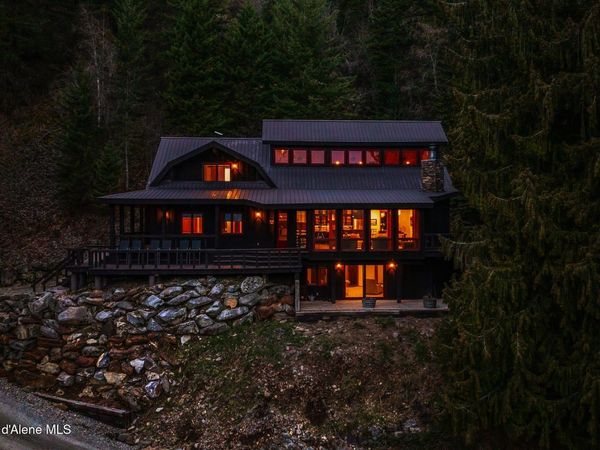 867 Midas Drive , Sagle, ID 83860