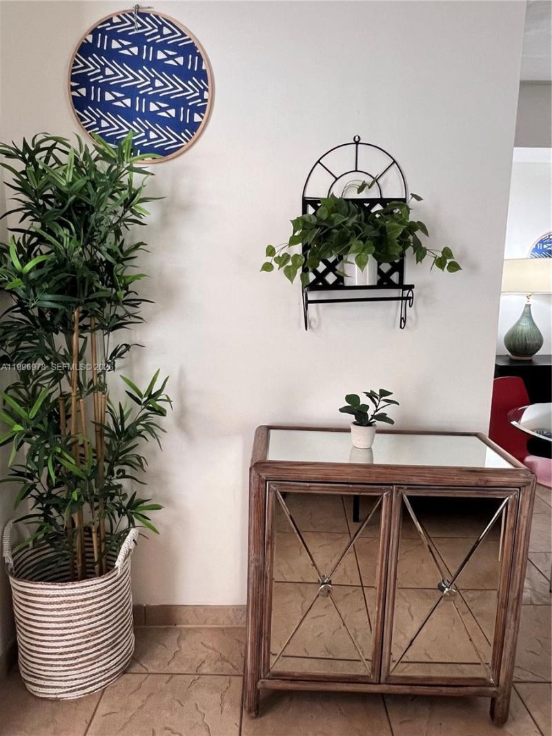 918 Ocean Dr, Unit 302, Miami Beach, FL 33139 Photo