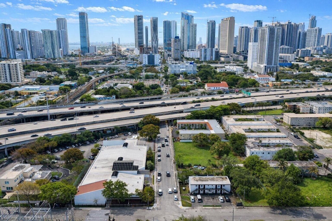 420 NW 10th Street, Unit # 15, Miami, FL 33136 Photo