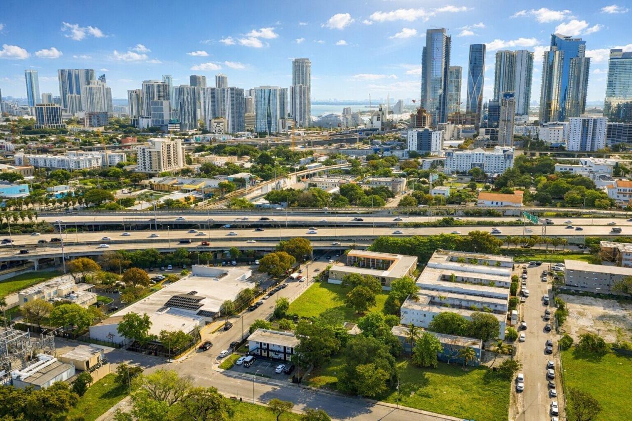 420 NW 10th Street, Unit # 15, Miami, FL 33136 Photo