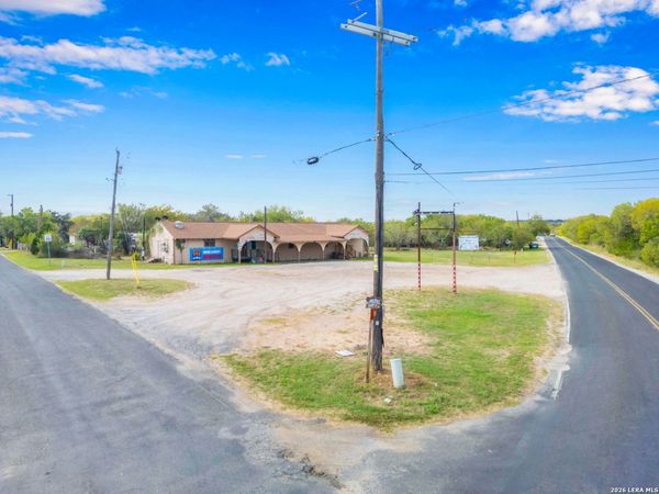 13585 Luckey Rd, Atascosa, TX 78002