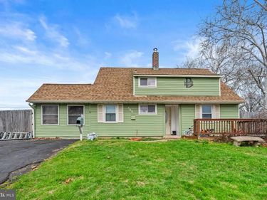 105 INDIAN CREEK DRIVE, LEVITTOWN, PA 19057
