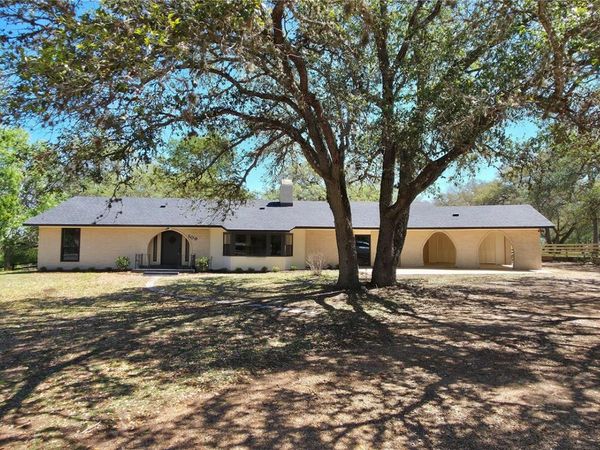 109 Cernosek RD, La Grange, TX 78945