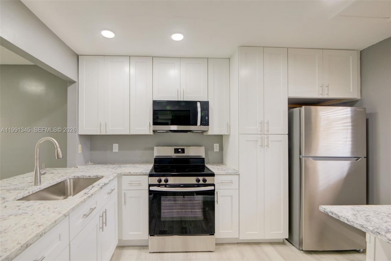 851 NE 209th Ter, Unit 203-23, Miami, FL 33179 Photo