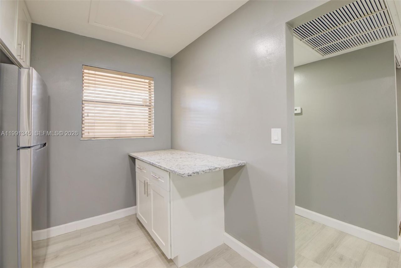 851 NE 209th Ter, Unit 203-23, Miami, FL 33179 Photo