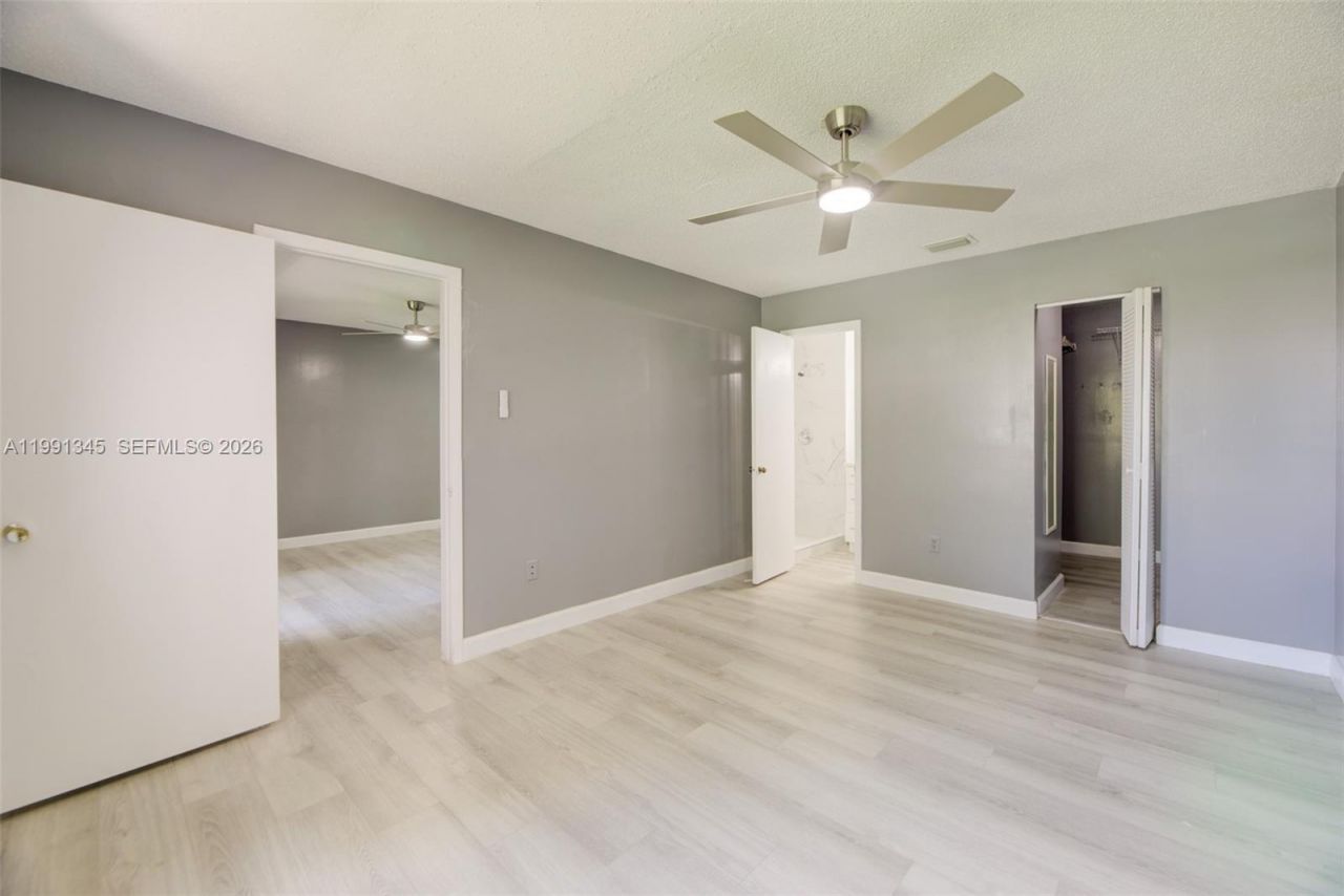 851 NE 209th Ter, Unit 203-23, Miami, FL 33179 Photo