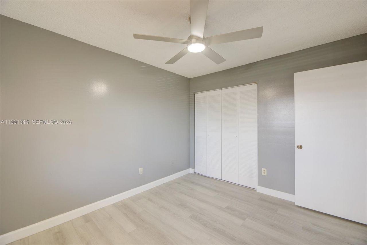 851 NE 209th Ter, Unit 203-23, Miami, FL 33179 Photo