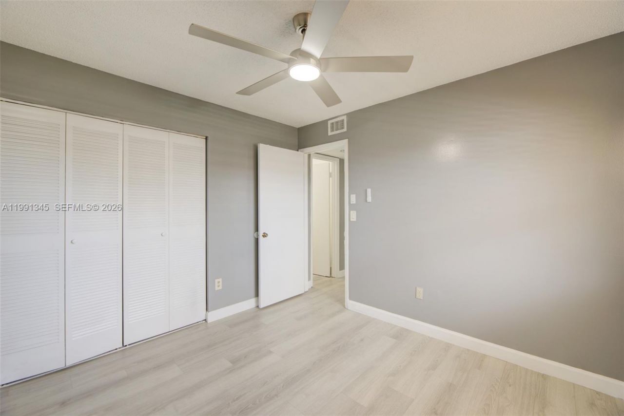 851 NE 209th Ter, Unit 203-23, Miami, FL 33179 Photo