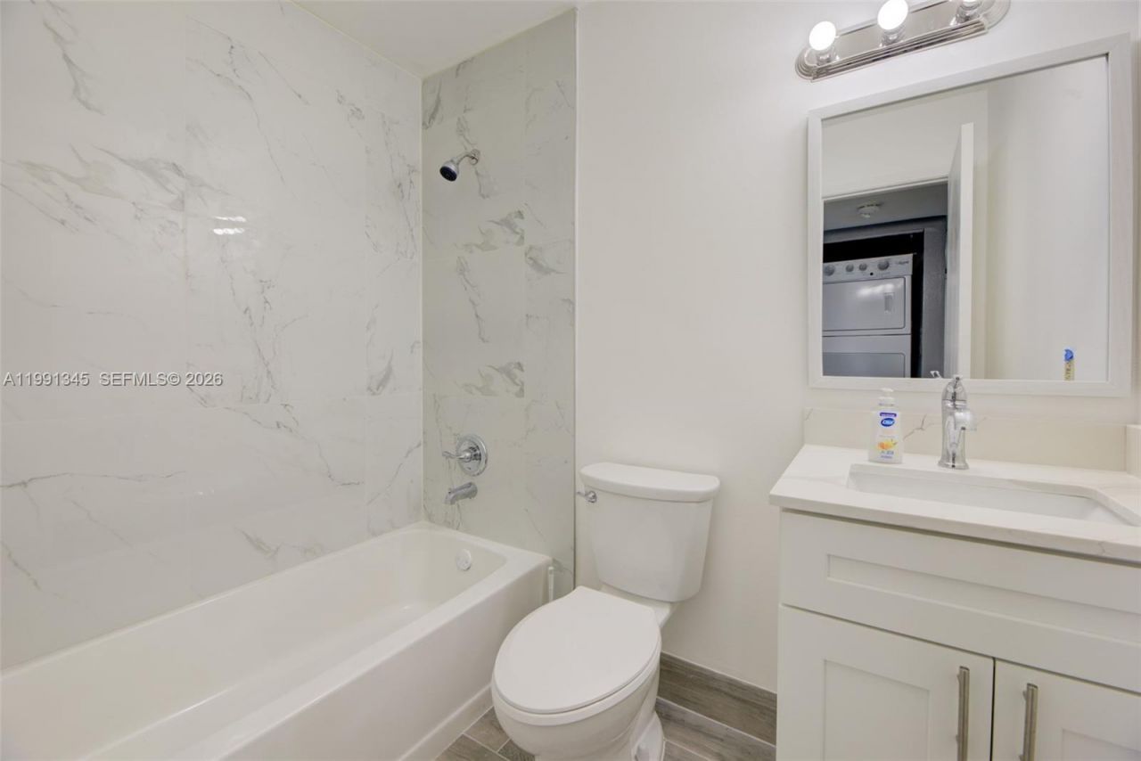 851 NE 209th Ter, Unit 203-23, Miami, FL 33179 Photo