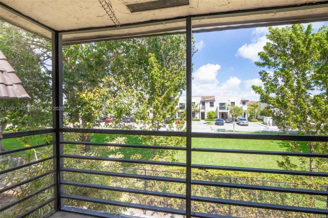 851 NE 209th Ter, Unit 203-23, Miami, FL 33179 Photo