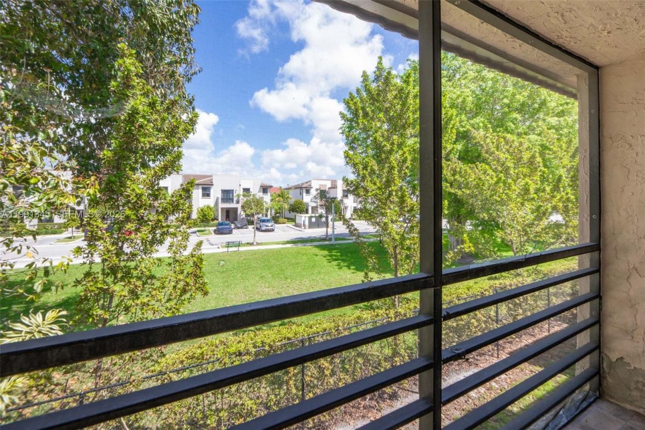 851 NE 209th Ter, Unit 203-23, Miami, FL 33179 Photo