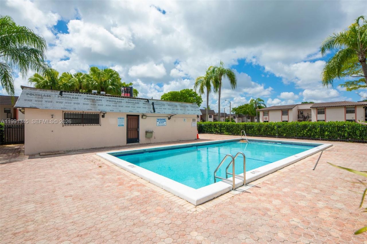 851 NE 209th Ter, Unit 203-23, Miami, FL 33179 Photo