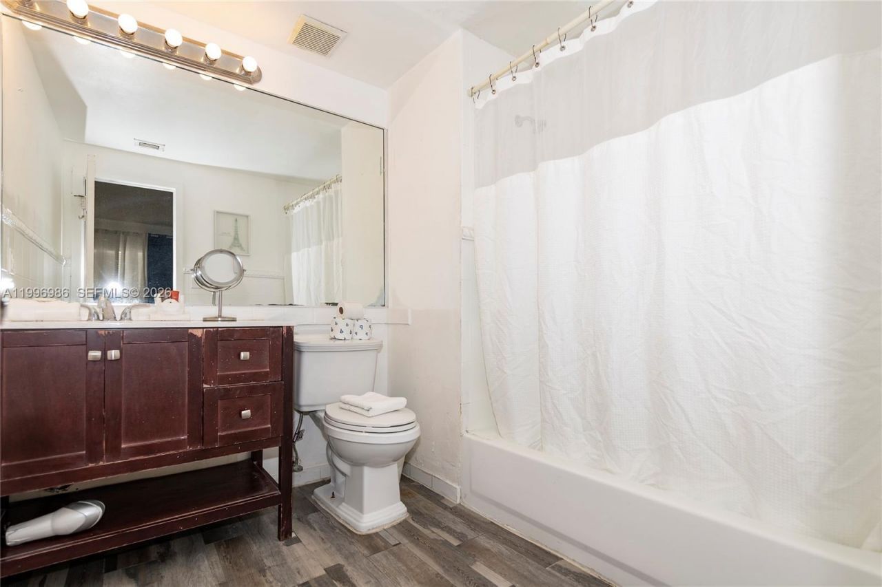 918 Ocean Dr , Unit 203, Miami Beach, FL 33139 Photo