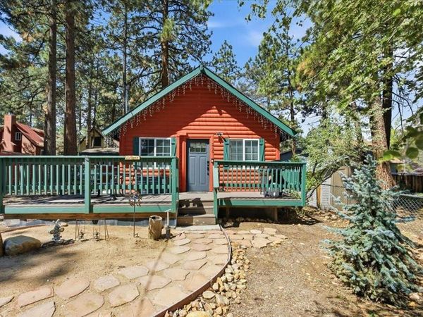 306 Victoria Lane, Sugarloaf, CA 92386