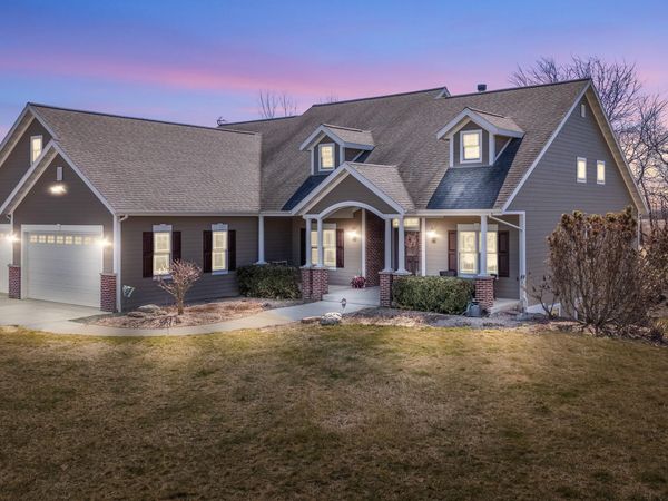 631 E Cedar Ave, Cedar Grove, WI 53013