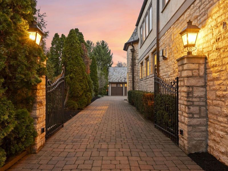 2528 Tremont Road, Upper Arlington, OH 43221 Photo 3