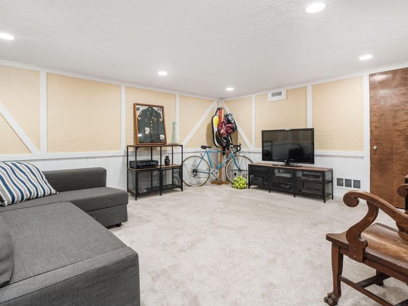 5094 Reed Road, Columbus, OH 43220 Photo 33