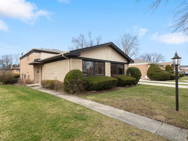 601 Lavergne Avenue , Wilmette, IL 60091