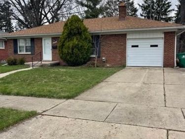 16743 Sprenger Avenue, Eastpointe, MI 48021