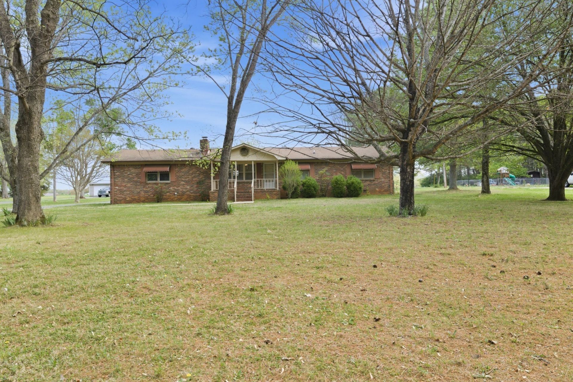 1956 Old Estill Springs Rd, Winchester, TN 37398 Main Photo