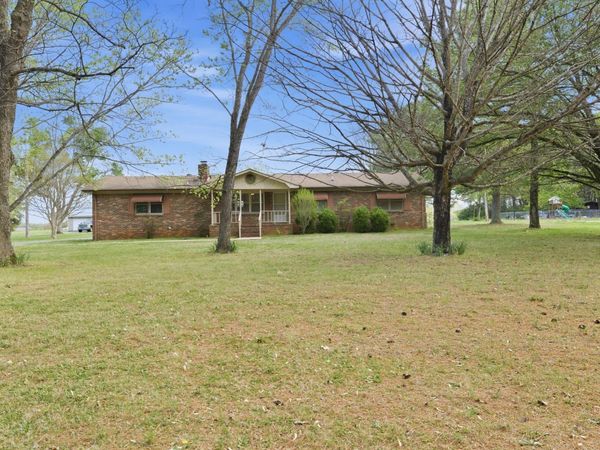 1956 Old Estill Springs Rd, Winchester, TN 37398