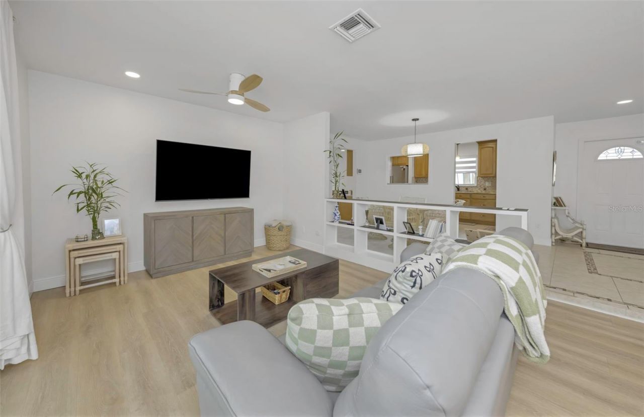 8909 118th Way, Seminole, FL 33772 Photo