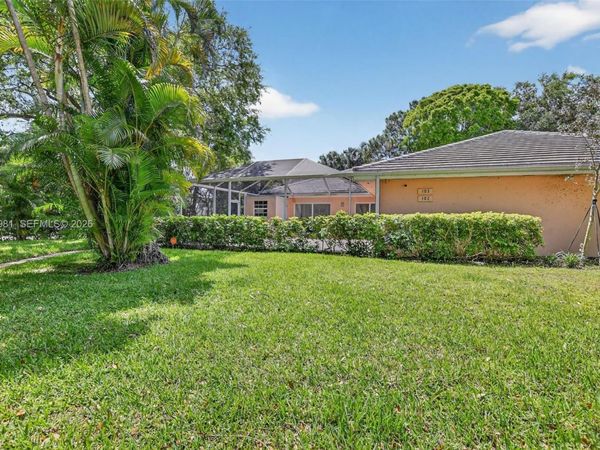 102 Sun Terrace Ct, Palm Beach Gardens, FL 33403