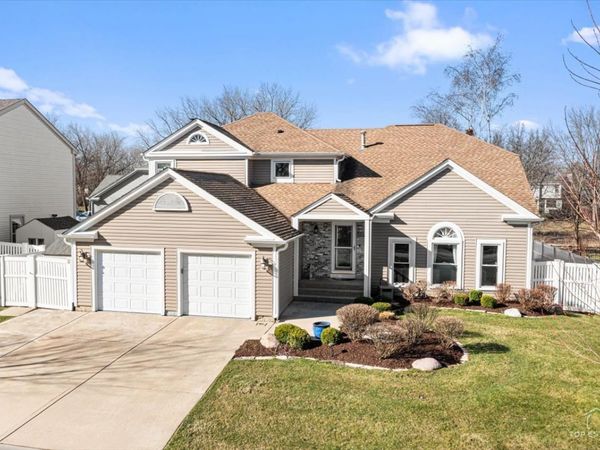 1894 Maine Drive , Elk Grove Village, IL 60007