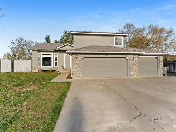1860 Bishop Ct, Mountain Home, ID 83647