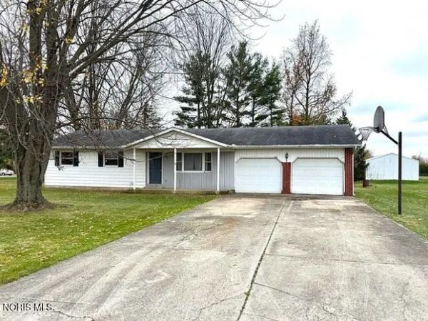 1403 County Road D , Deshler, OH 43516