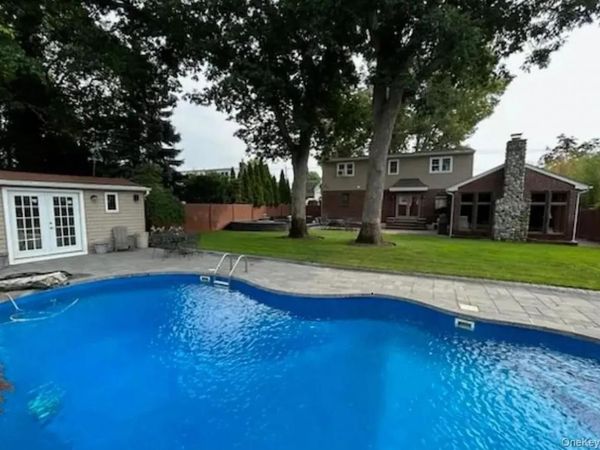 396 Chestnut Avenue , East Meadow, NY 11554