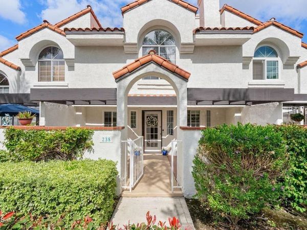 238 Camino Toluca, Camarillo, CA 93010