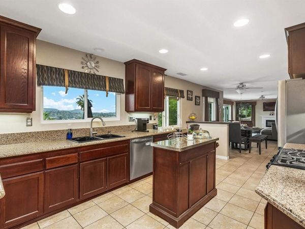 220 Journeys End, Vista, CA 92083