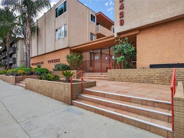 5429 Newcastle, Unit 204, Encino, CA 91316