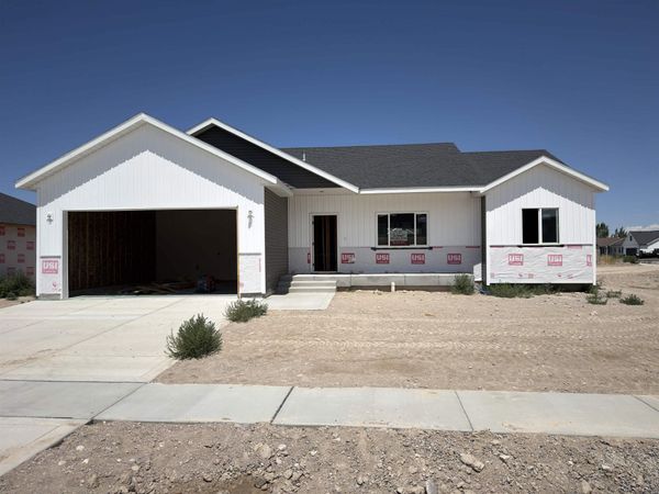 1160 Alpine Dr, Chubbuck, ID 83202