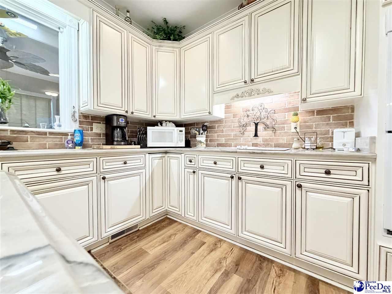 701 Laurel Lane Photo 32